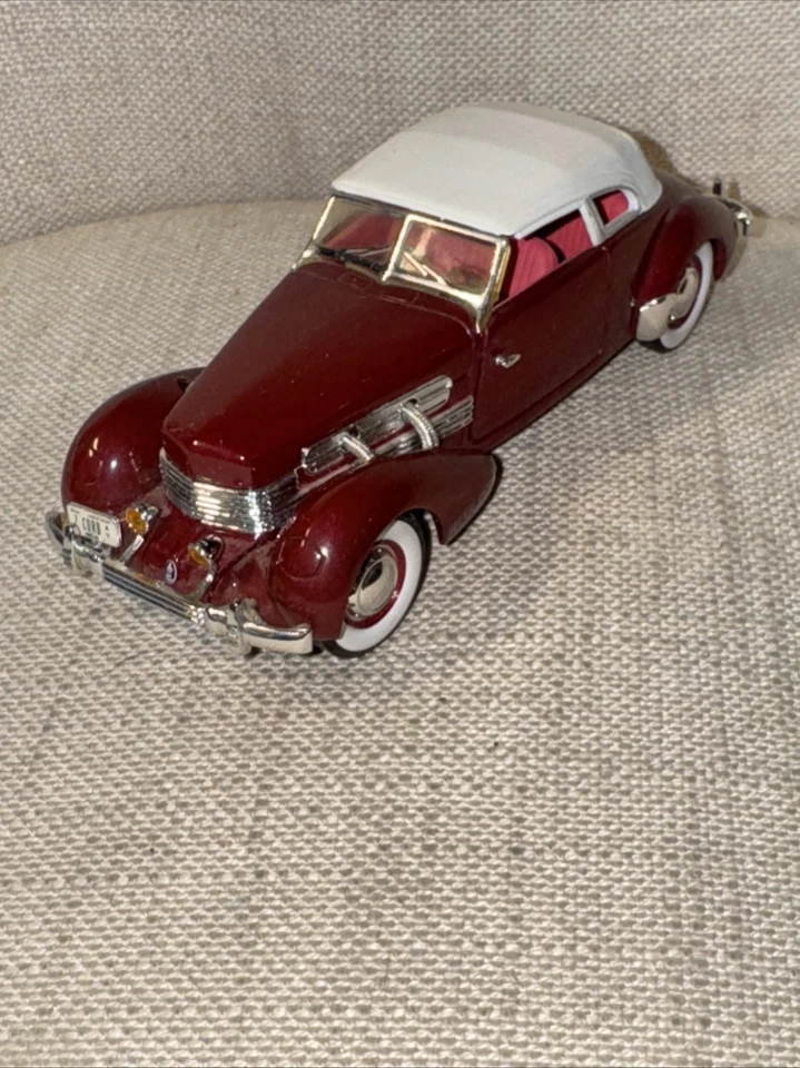 Signature Models 1937 CORD 812 SUPERCHARGED Diecast Car Red White - Image 2 of 4