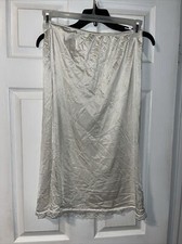 VINTAGE SLIP SKIRT LINGERIE LARGE BEIGE w/ LACE by WARNERS PERFECT MEASURE 29