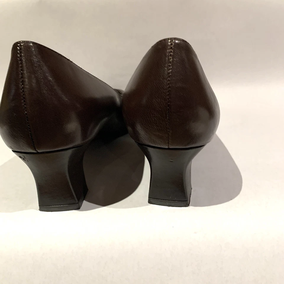 Vintage LIFE STRIDE Ladies Shoe 8N Square Toe Low Heel Sable Size Classic Chic - Image 3 of 4