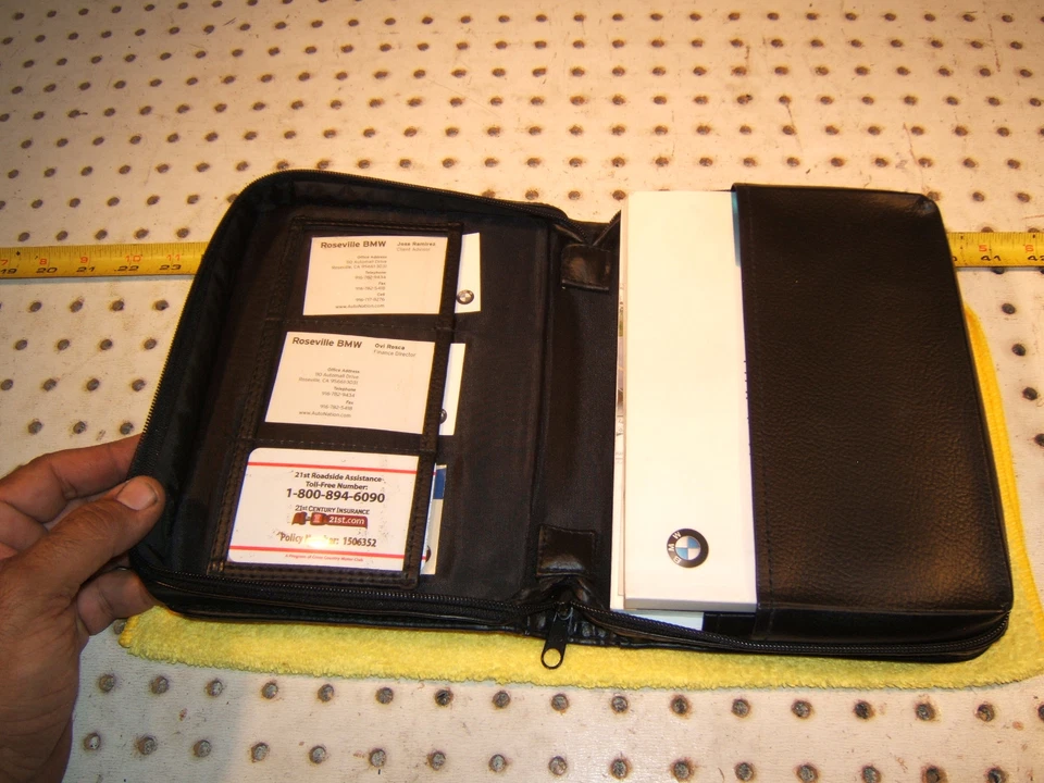 BMW OEM 2000 E39 528 540i propietario 1 juego de 11 manuales/papeles y estuche BMW 1 NEGRO Foto 2 de 4