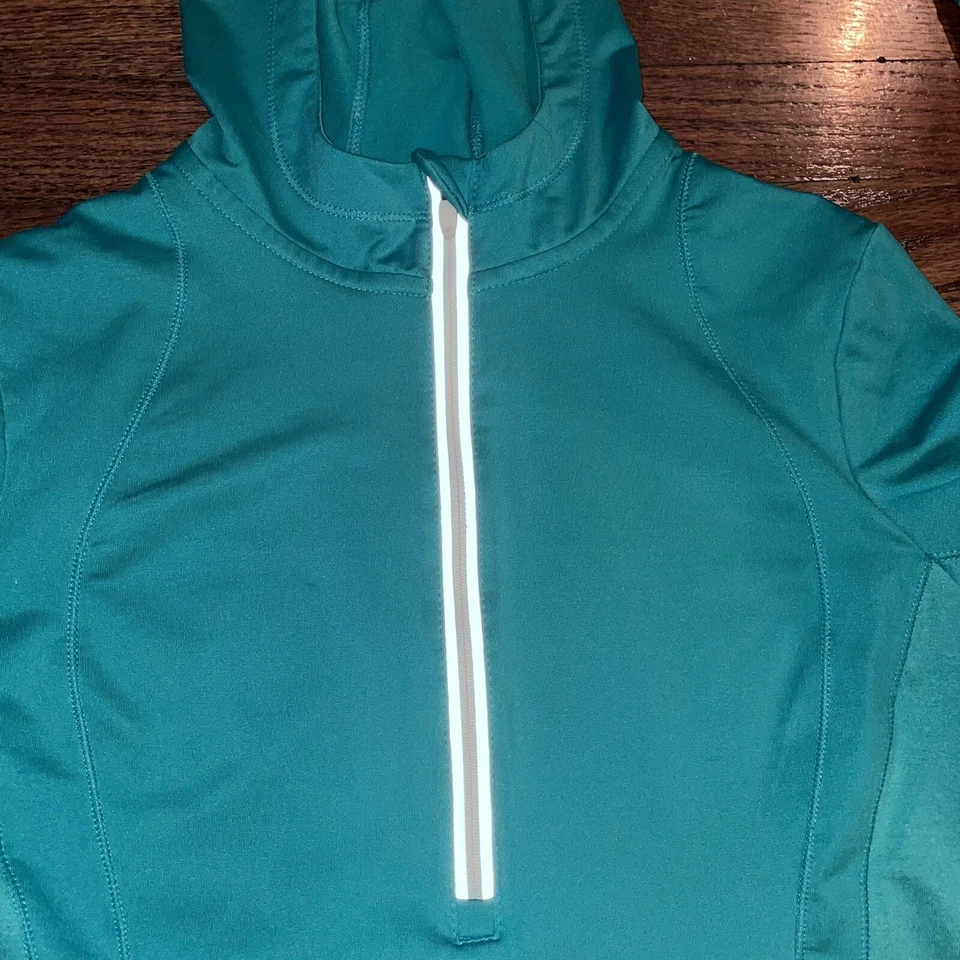 Sudadera con capucha mediana con cremallera Qwick manga larga rendimiento verde capa 8 para mujer Foto 4 de 4