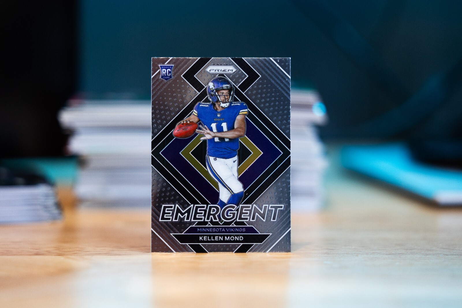 2021 Panini Prizm Football Kellen Mond Emergent Rookie Card RC #E-17 Vikings