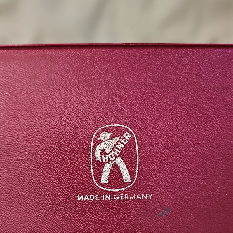 Hohner Melodica Piano 27 27-Key Burgundy Plastic Melodica w/ Mouthpiece