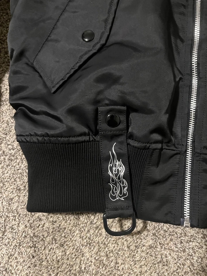 Chaqueta de bombardero Nike x Megan Thee Stallion negra pequeña Foto 2 de 4