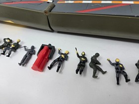 Vintage 1987 Micro Machines Army Gear Canteen/Aircraft Carrier w/ 10 Figures