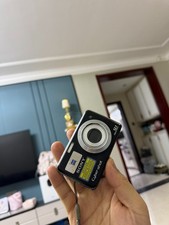 Sony Cyber-Shot DSC-W220 4x Optical Zoom 12.1 MP Digital Camera black 90 new