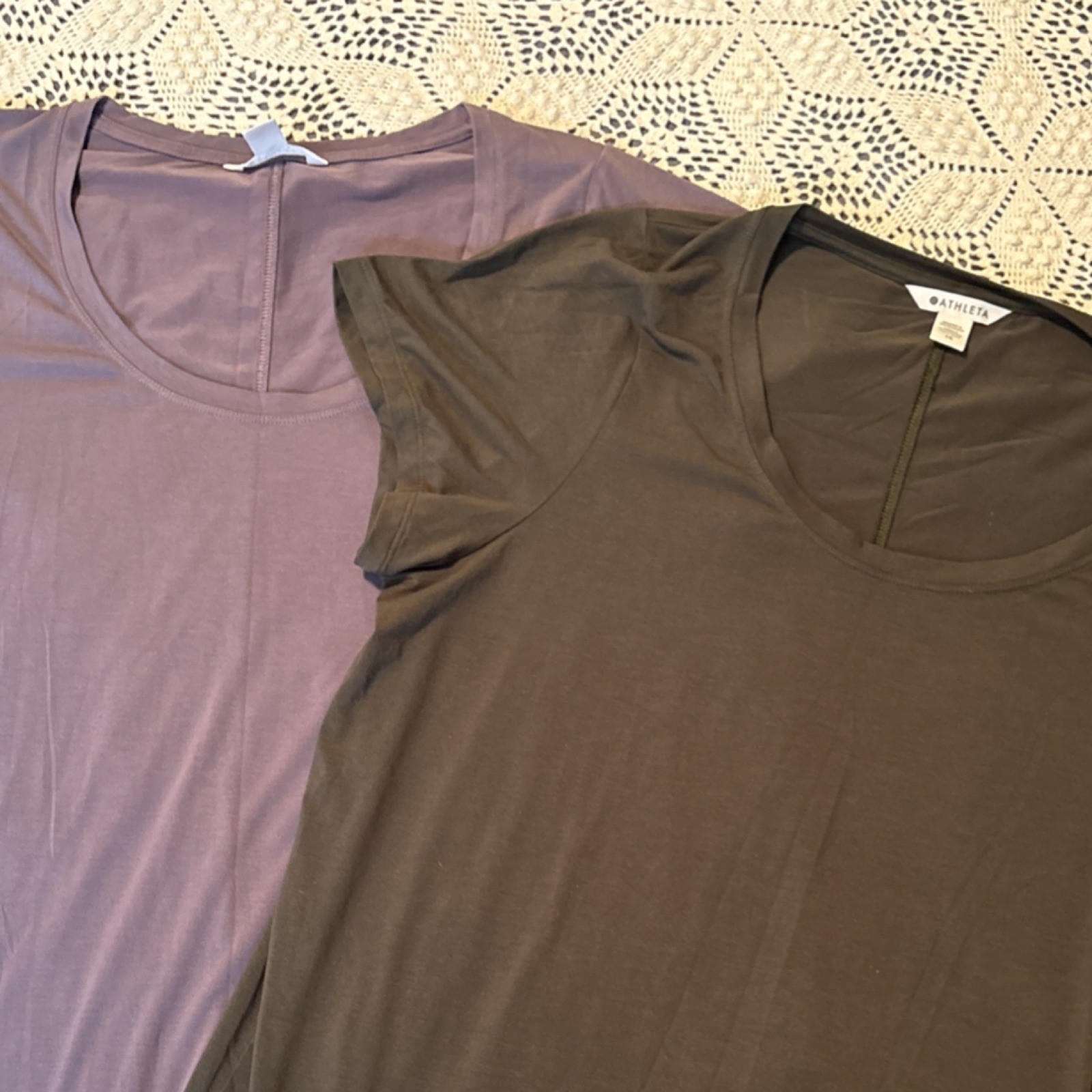 Athleta Women's Olive /Purple Scoop Neck Short Sleeve  Solid T-Shirt 1X (2)