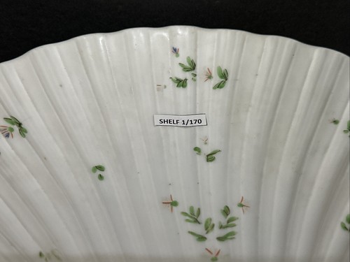 Antique C. 1800 English Shell-Shaped Ribbed Painted Floral Sprig Bowl - Picture 24 of 24