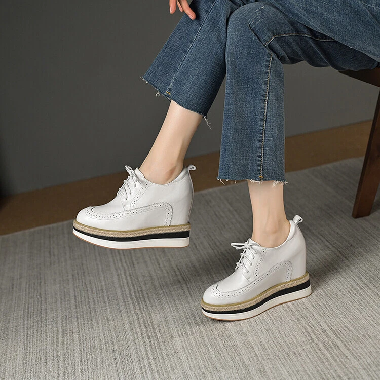 Zapatos brogue tallados con cordones de cuero real ocultos con plataforma de cuña alta para mujer Foto 4 de 4