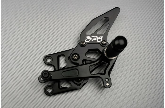 Commandes reculées bleues CBR600RR pour améliorer la garde au sol