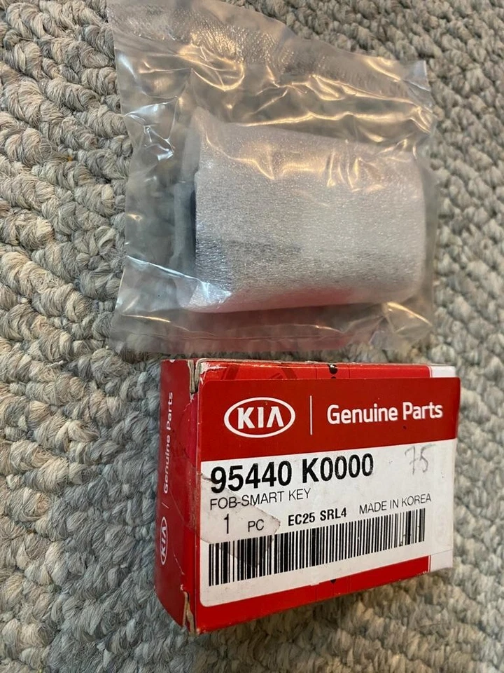 NEW OEM 2019/20/21/22 KIA SOUL SMART KEYLESS PROXIMITY REMOTE FOB 95440-K0000 - Image 3 of 4