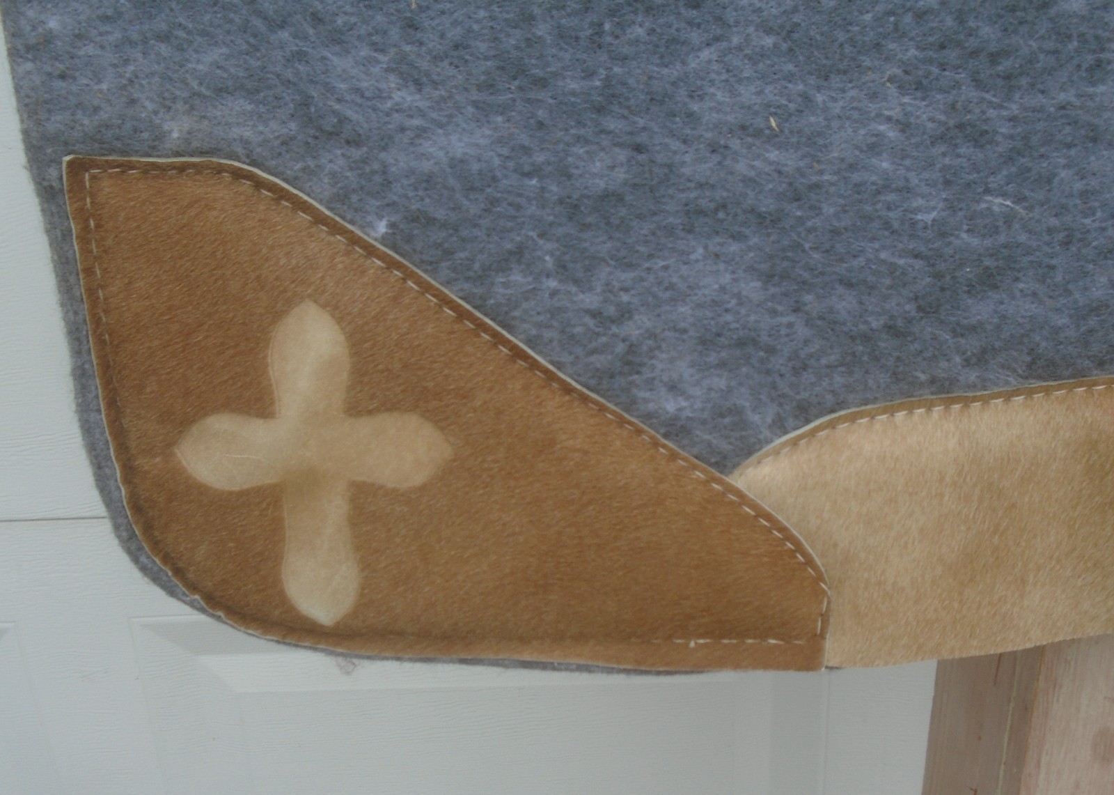 HIGH QUALITY 1-1/4" Wool Saddle PAD~CROSS Cowhide Trim~Best Ever Kush?~USED 2x