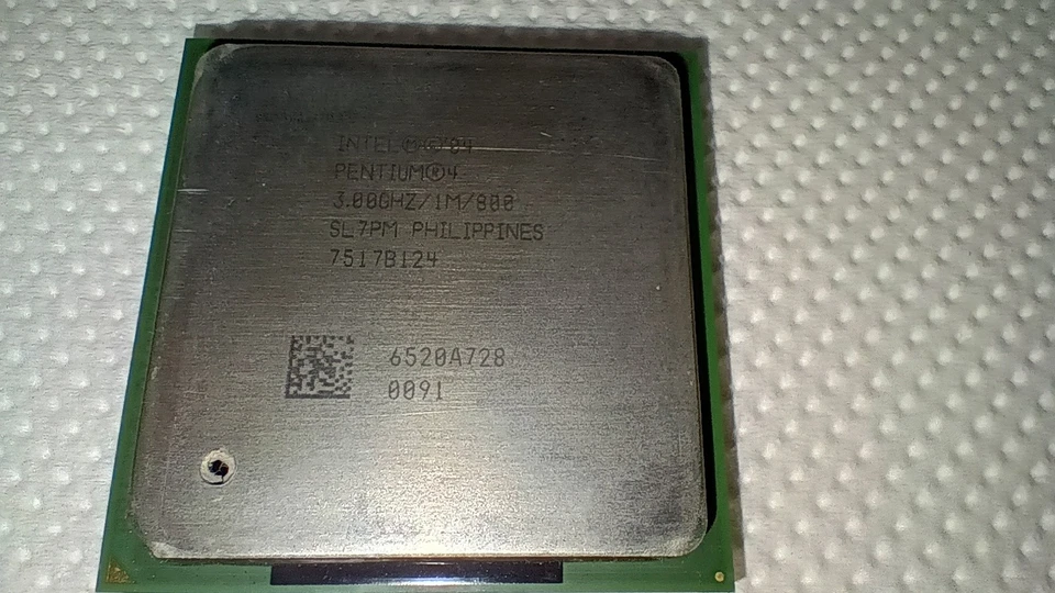 Intel Pentim 4 3.00Ghz 1MB Cache L2 - Bus 800Mhz (Socket 478) - Immagine 2 di 4