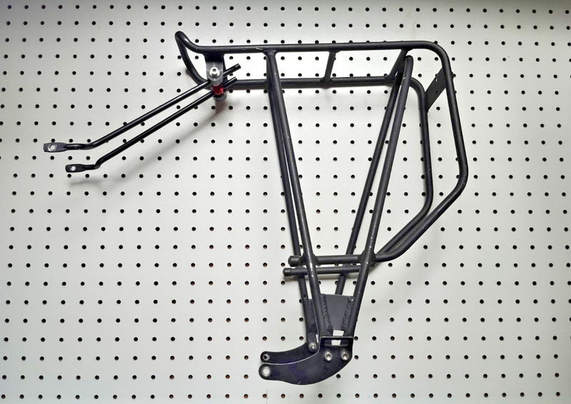 Axiom Streamliner Disc Rear Bike Rack in Black Good Condition Durable