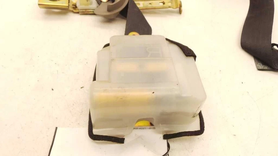 98 99 00 LEXUS GS300 PASSENGER SIDE FRONT SEAT BELT ASSEMBLY  - Image 4 of 4