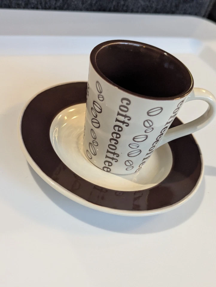 Mini taza de café y platillo, Home Essentials marrón y crema, taza espresso moca Foto 3 de 4