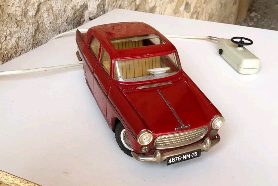 Joustra - Grande Peugeot 404 Electrique Téléguidée - Photo 3/4