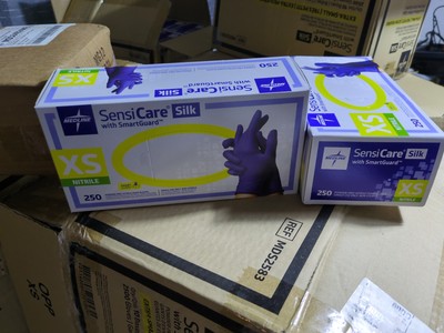 Lot Of 2 Two Boxes Of Extra Small  XS Exam Gloves with Smartguard 500 Total 