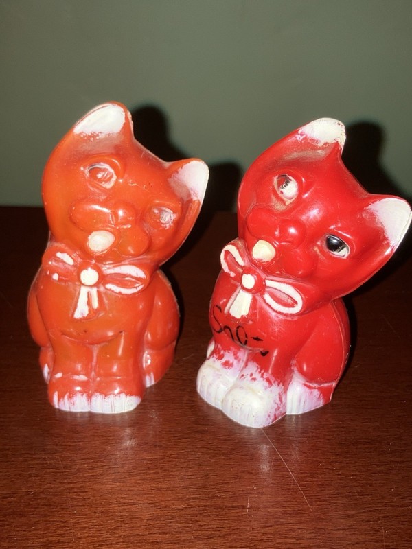 Red Ceramic Cat Salt & Pepper Shakers Set of 2 Tabletop Kitchen Decor