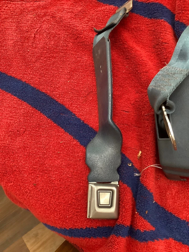 Cinturón de seguridad delantero lado del conductor Lincoln Continental LH 1976-79 D8VY-53611A73 NUEVO DE STOCK Foto 2 de 4