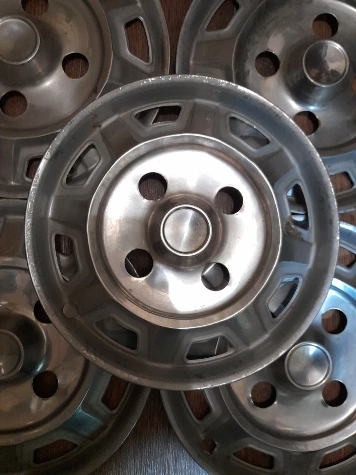 Tapacubos, discos falsos Ford Consul Foto 2 de 4