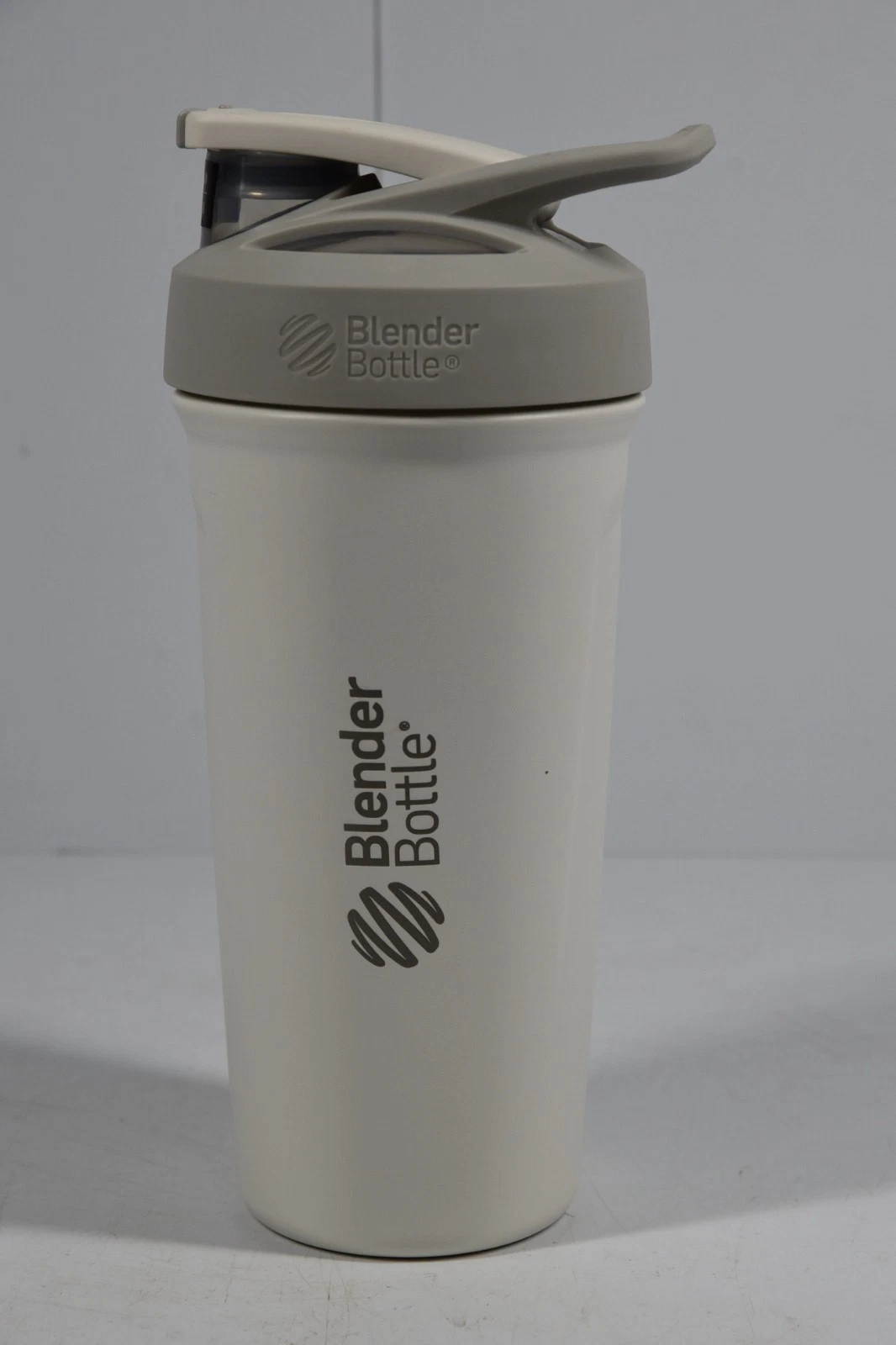 Blender Bottle Dymatize Workout Protein Powder Drink Mixer Gym Metal 20 oz NEW
Opens in a new window