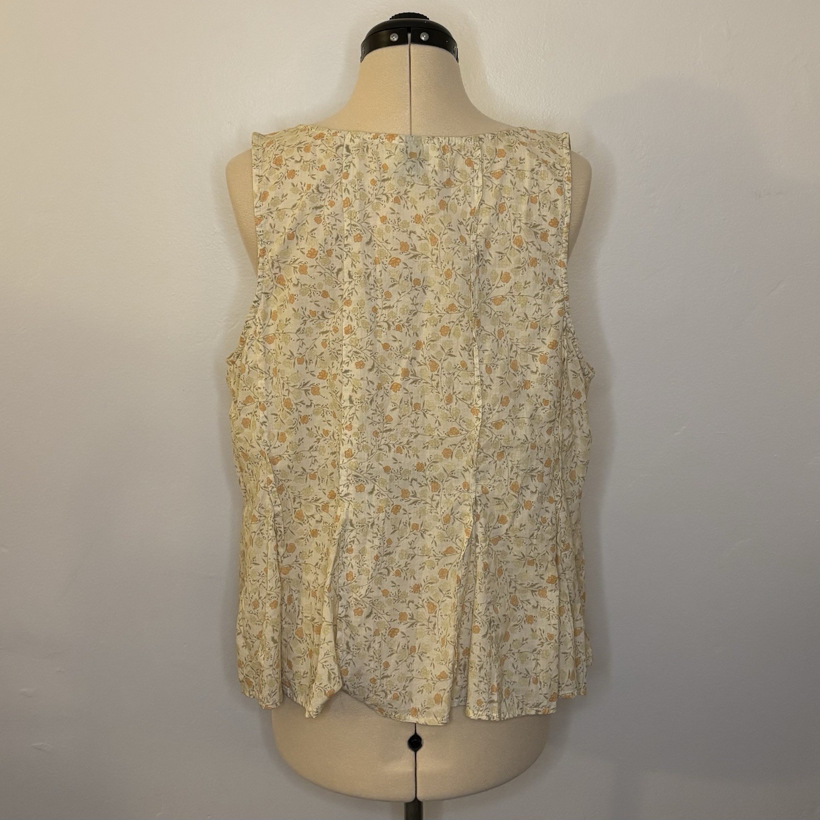 Universal Thread Button-Down Pintuck Tank Top in … - image 4