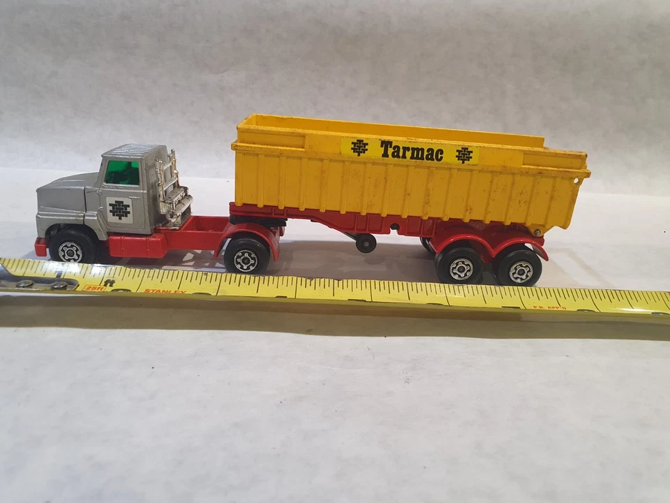 Vintage 1973 Superkings K16/18 Tarmac Tractor/Trailer, Made in England Legney - Image 2 of 4