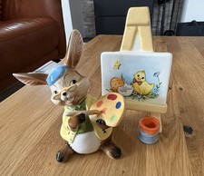 Goebel Ostern Osterhase "Meistermaler"  13 cm groß und Staffelei 20 cm groß 