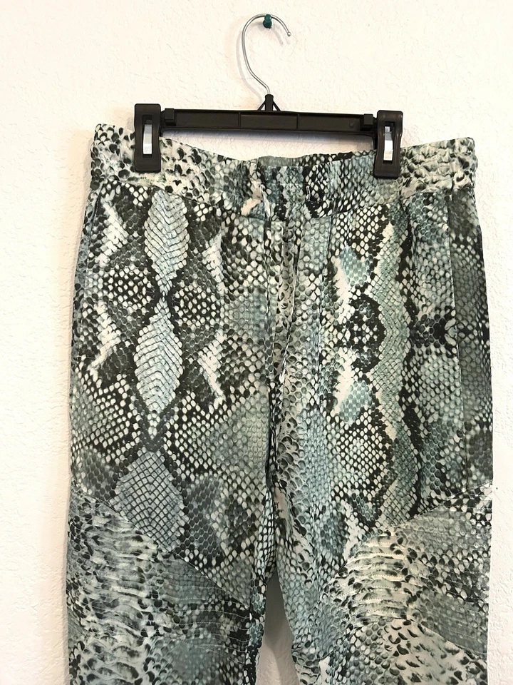 Pierre Balmain 100% Silk Green Snake Skin pant size 36 - Image 3 of 4