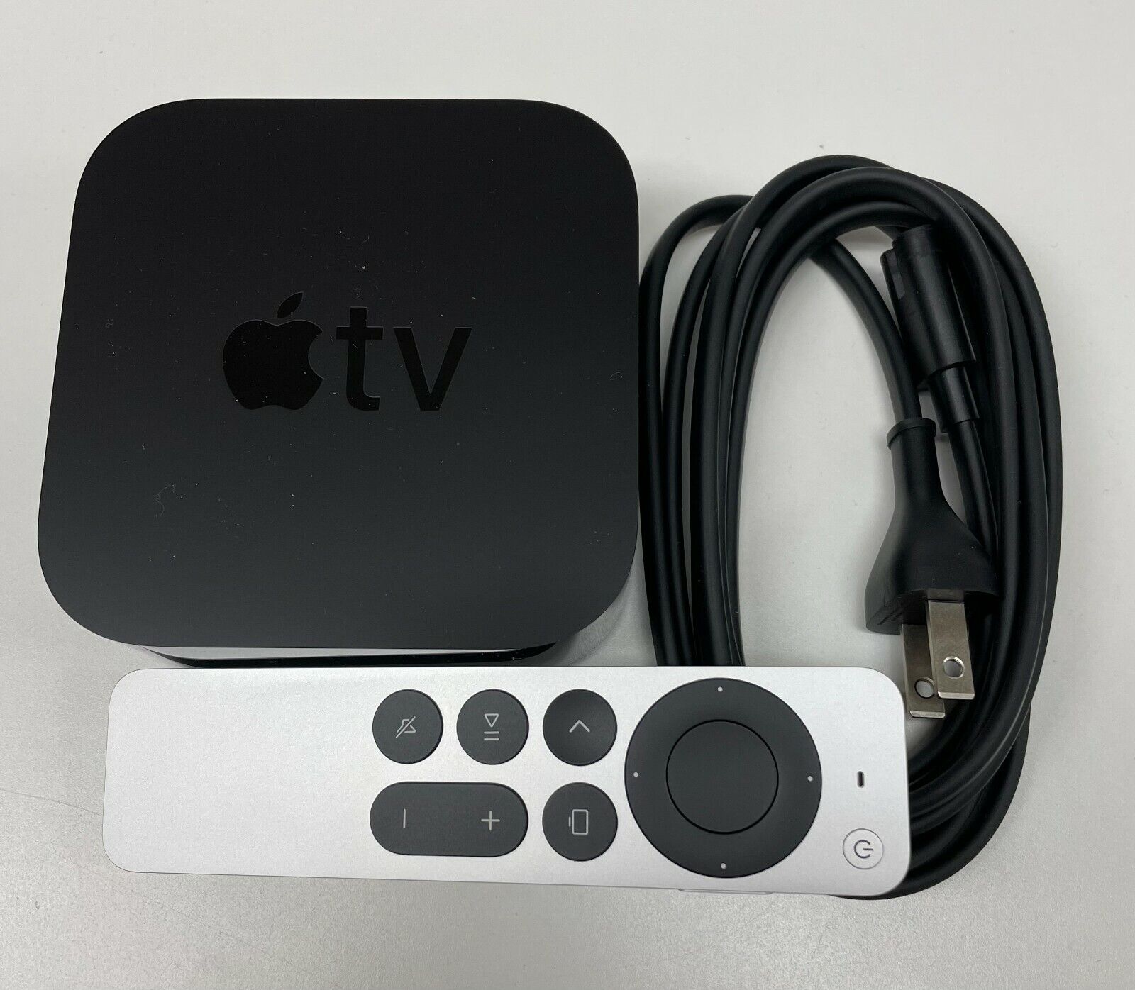 Apple TV 4K HD 32GB Streaming Media Player HDMI with Dolby Digital and  Voice search by Asking the Siri Remote, Black, MQD22LL/A-32G (Renewed)