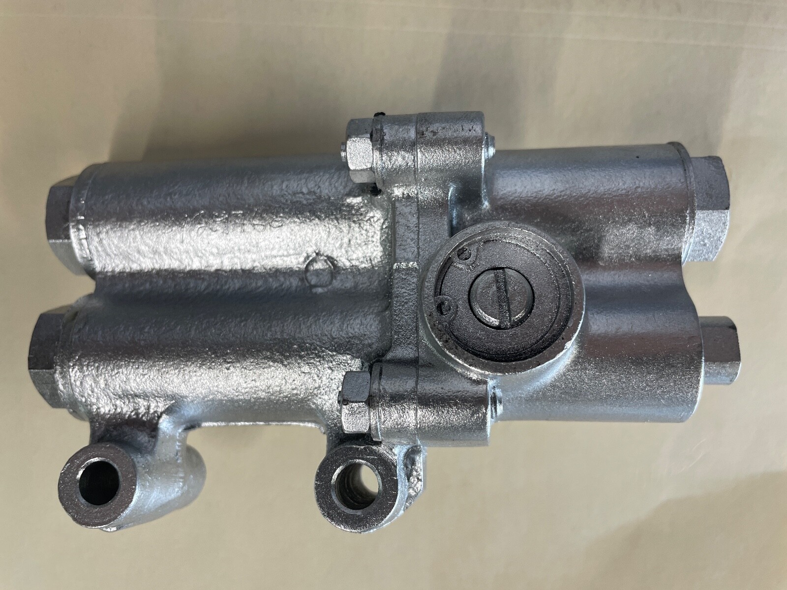 ROLLS ROYCE CORNICHE   LEFT HEIGHT CONTROL VALVE FITS  UR18083 1966 TO 1980