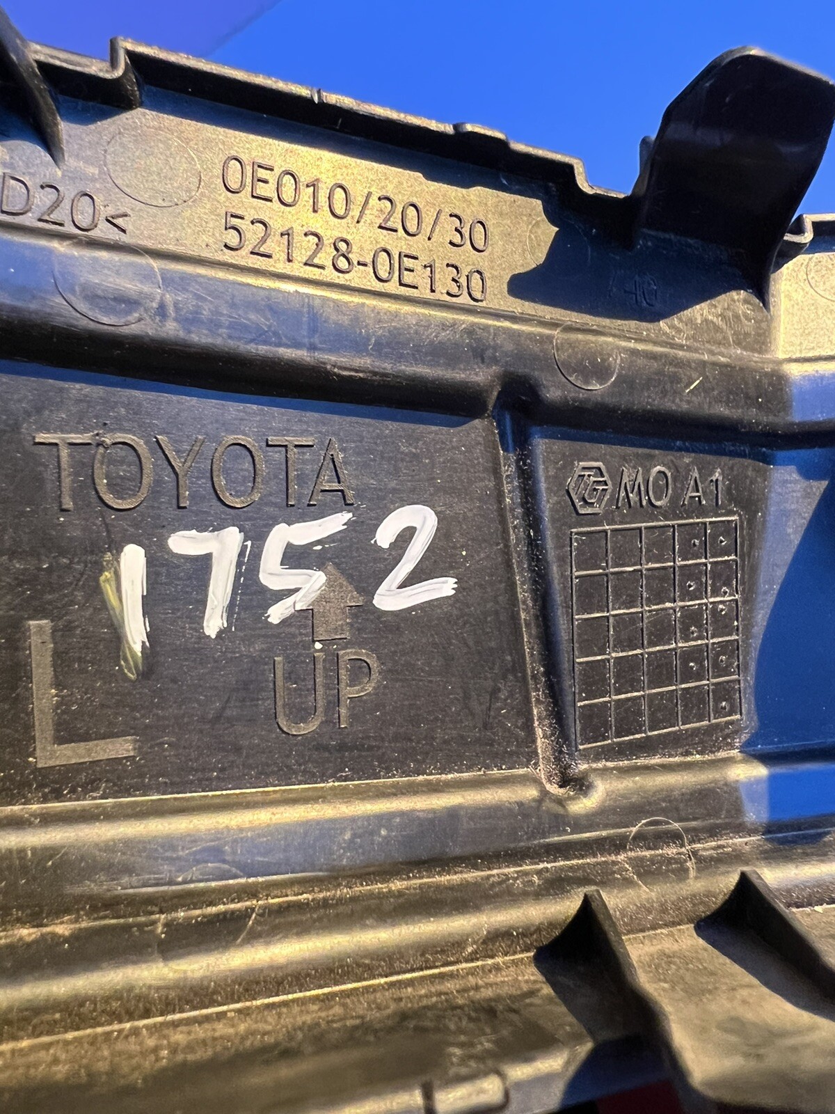 GENUINE OEM TOYOTA 1619 HIGHLANDER DRIVER FRONT BUMPER HOLE COVER