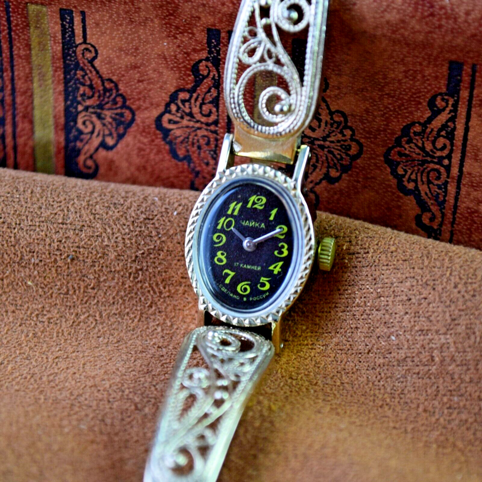 Vintage Women's Watch Chaika Soviet Ladies Wrist Watch 17 Jewels Serviced
