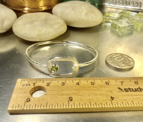 Genuine 925 Sterling Silver Peridot Gemstone Clasp Bangle With Brushed Finish - Picture 4 of 12