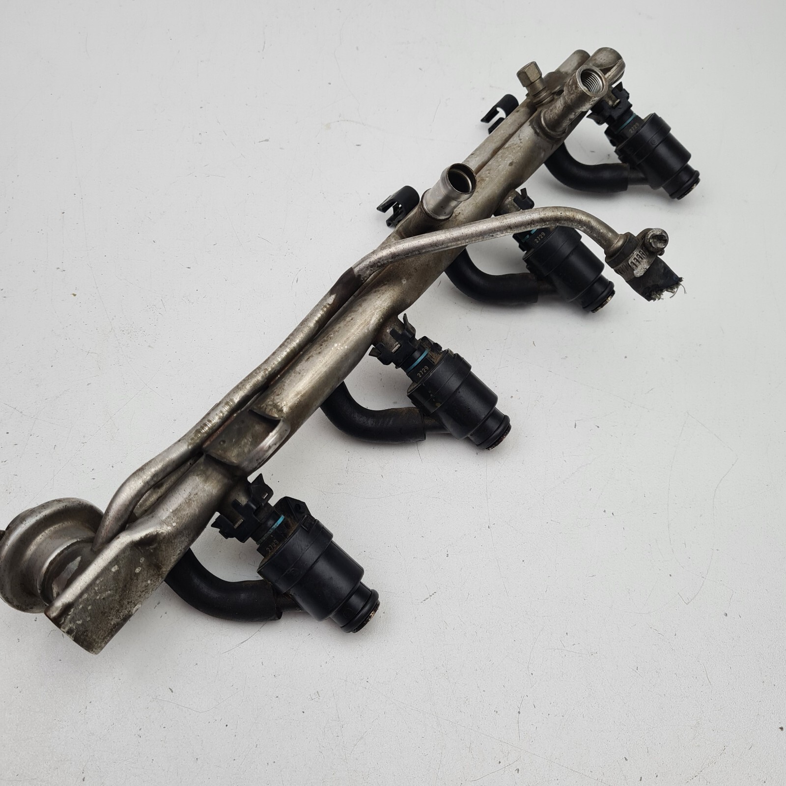 BMW E46 Fuel Rail With Injectors 1.9L 318i 09/9809/01 eBay
