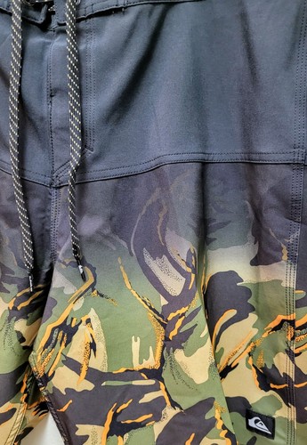 Quiksilver, Men-34/20, OR SURFSILK PANEL 20, Black/camo - Picture 2 of 7