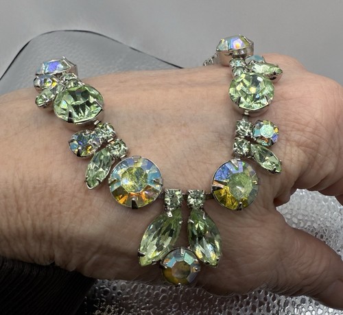 Vintage Signed WEISS Apple Green Crystal Rhinestone Statement Necklace Choker - Picture 3 of 5
