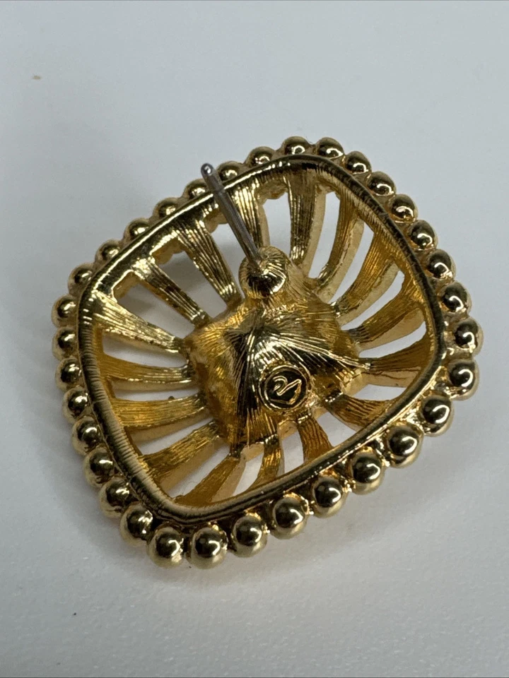 SWAROVSKI 金色红色水晶方形声明柱状耳环 — 第 3/4 张图片