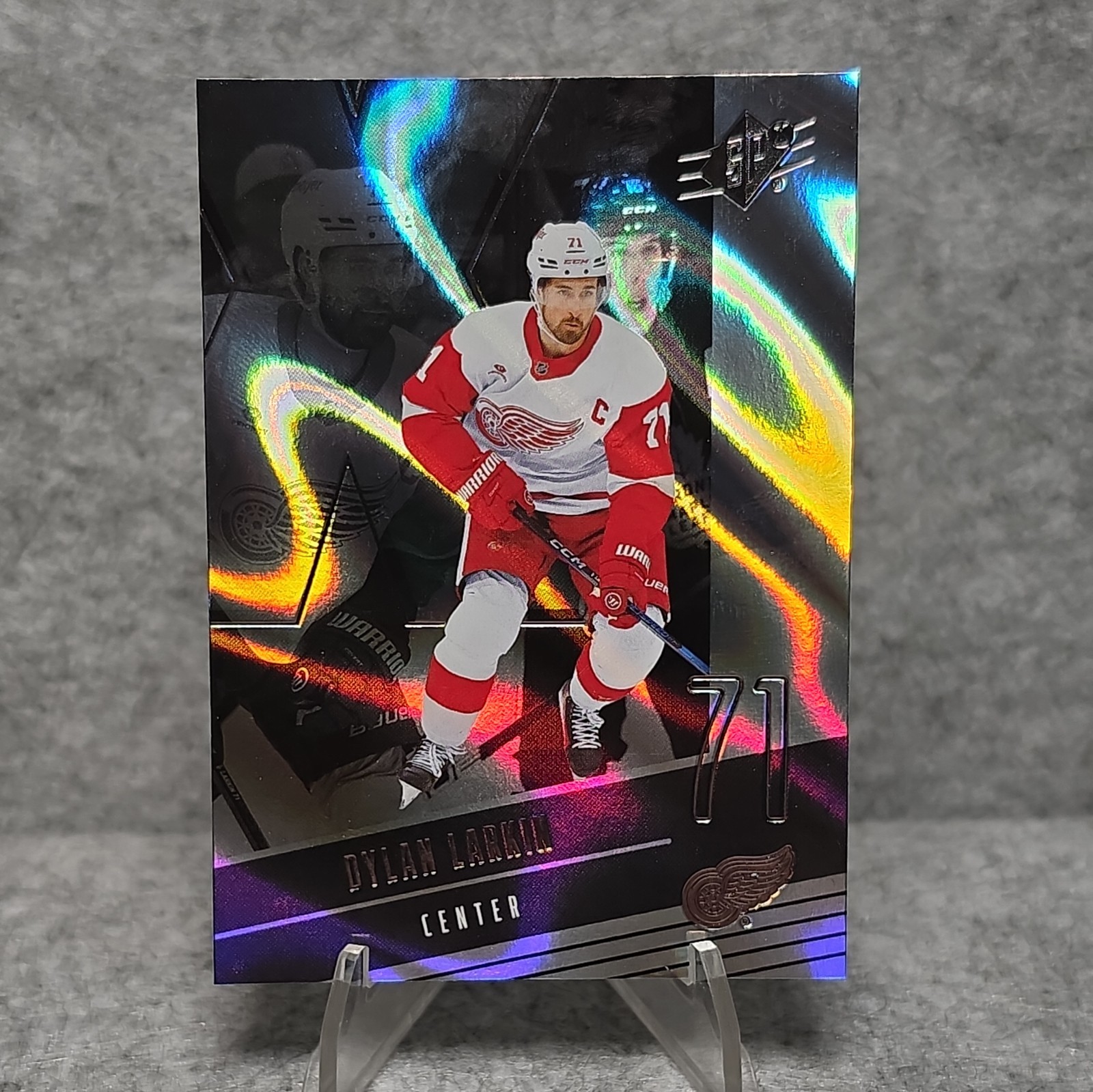 2025-26 SPx -SILVER SPECTRUM 15/25  Dylan Larkin - #95 RED WINGS