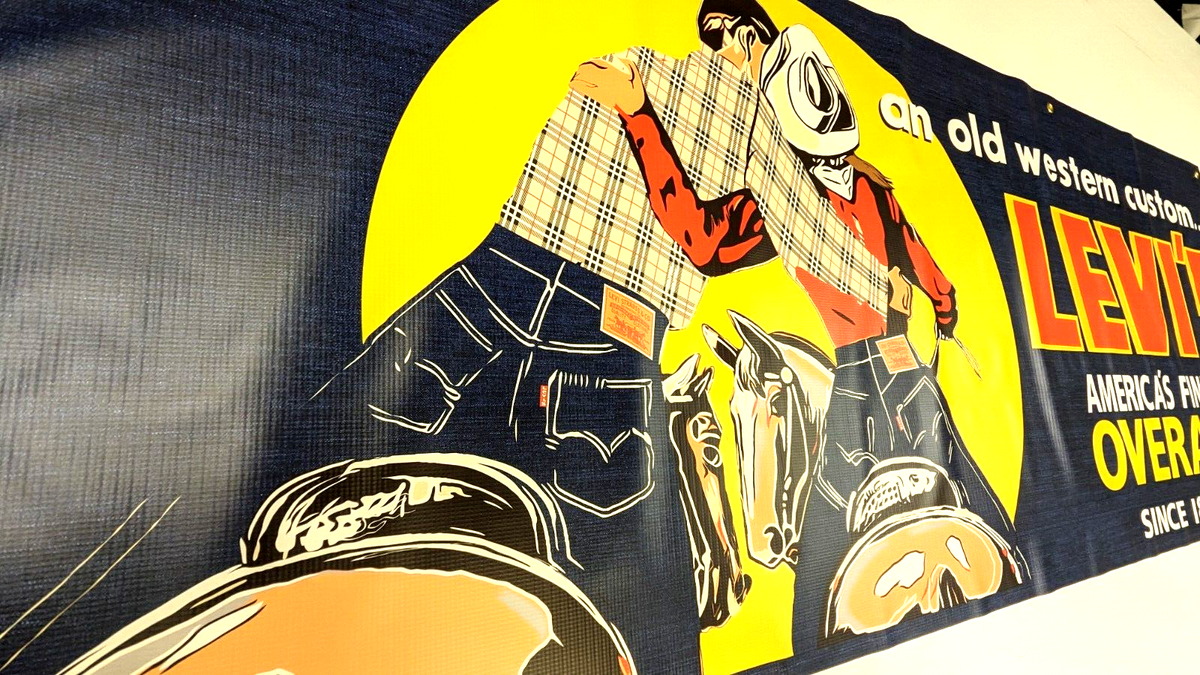 稀少 非売品 50s- Levi's advertising brass tag LEVI'S 50's Vintage Style Kissing Cowboys Banner Blue Jeans LEVIS