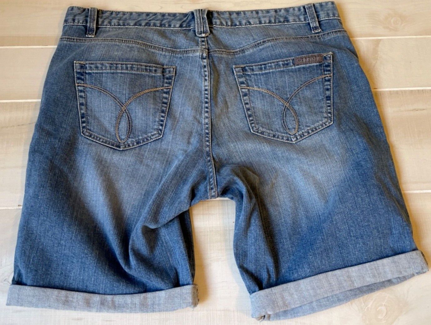 Calvin Klein cuffed denim jean shorts sz 33/16 women’s 9”ins