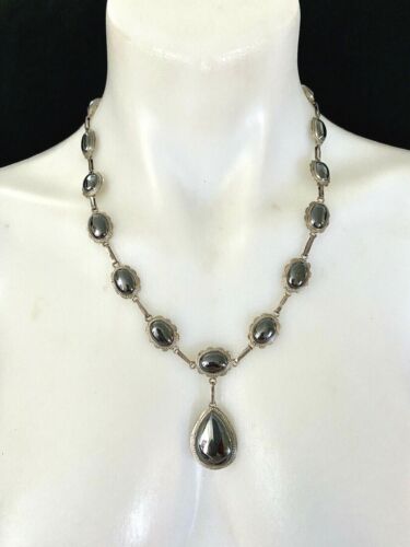 VINTAGE STERLING SILVER NECKLACE DECORATED WITH RE