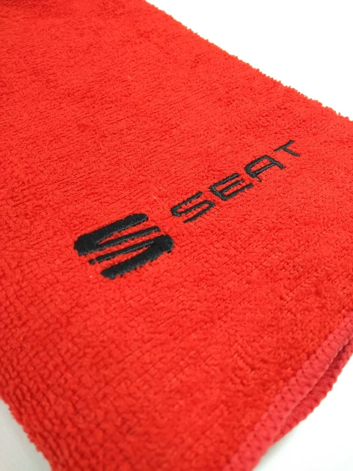 Seat Gym Bag Gift Set Towel 500ml Bottle Keyring Sports Red SEAT AUTOMOTIVE - Image 3 of 4