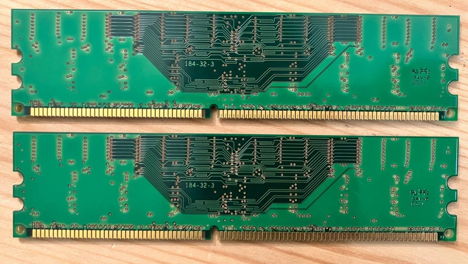 2 x Infineon 256MB DDR RAM (512 MB total)– HYS64D32300HU-5 PC3200 / 400 MHz - Image 2 of 2