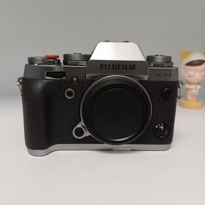 Fujifilm Fuji X-T1 Silver w/Accessories English Mirrorless Digital Cam Body Only