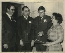 1970 Press Photo Officers of the Travelers Aid Society at 1312 Jay Street
