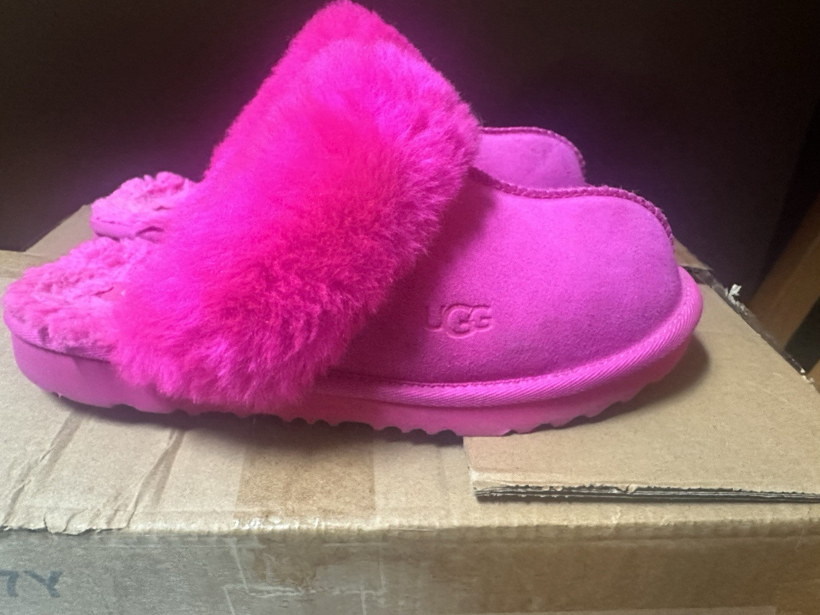 UGG - image 1