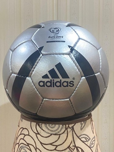 アディダス サッカーボール フィナーレ 2004 好評販売中 ボール