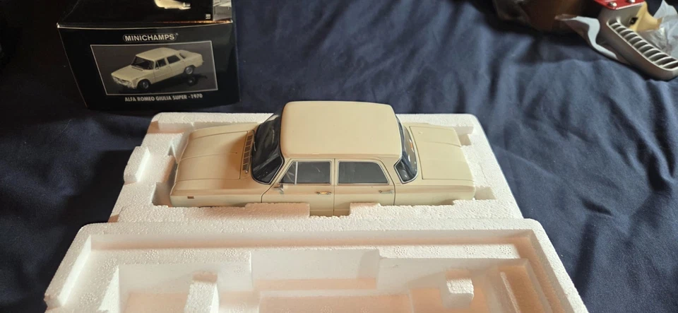 Alfa Romeo Giulia 1300 Super 1:18  Minichamps - Immagine 4 di 4